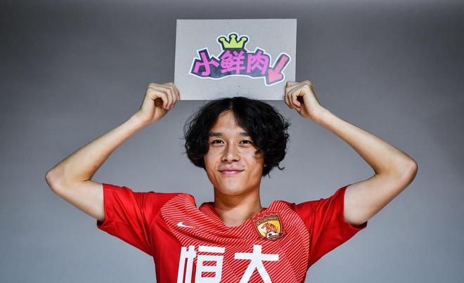 关于窗口期突围战来临，广州队围绕亚冠官宣签约，气氛紧张，医务组通报恢复的信息